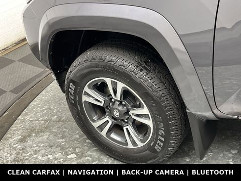 Used 2018 Toyota Tacoma TRD Sport AWD/4WD image 31