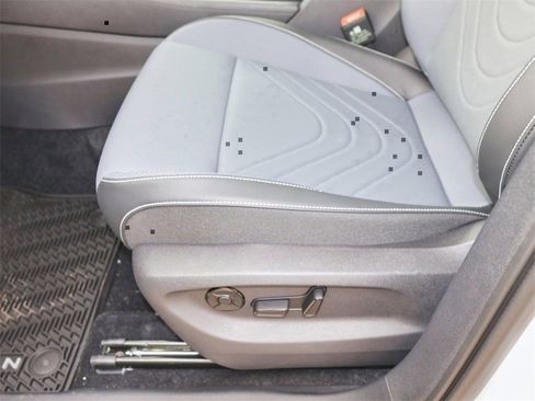 New 2026 Volkswagen Tiguan SE R-Line image 13