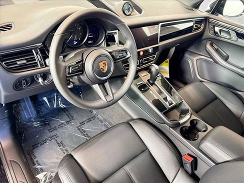 Used 2026 Porsche Macan AWD/4WD image 4