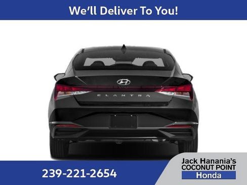 Used 2022 Hyundai Elantra SE FWD image 8
