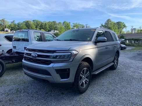 Used 2022 Ford Expedition XLT AWD/4WD image 4