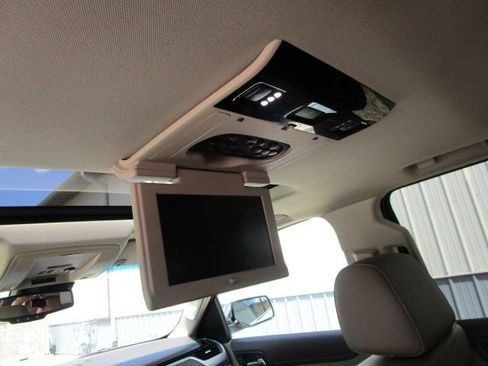 Used 2015 Chevrolet Suburban LTZ image 11