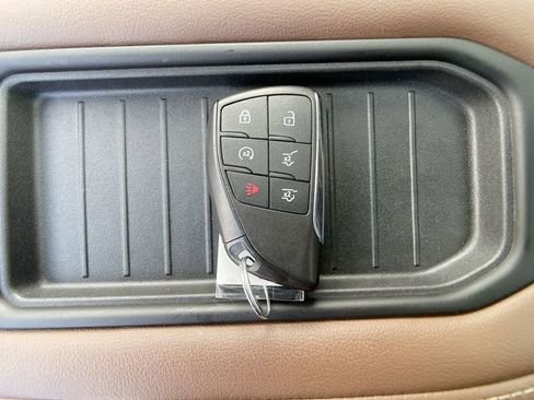 Used 2021 Chevrolet Tahoe High Country w/ Premium Package image 32