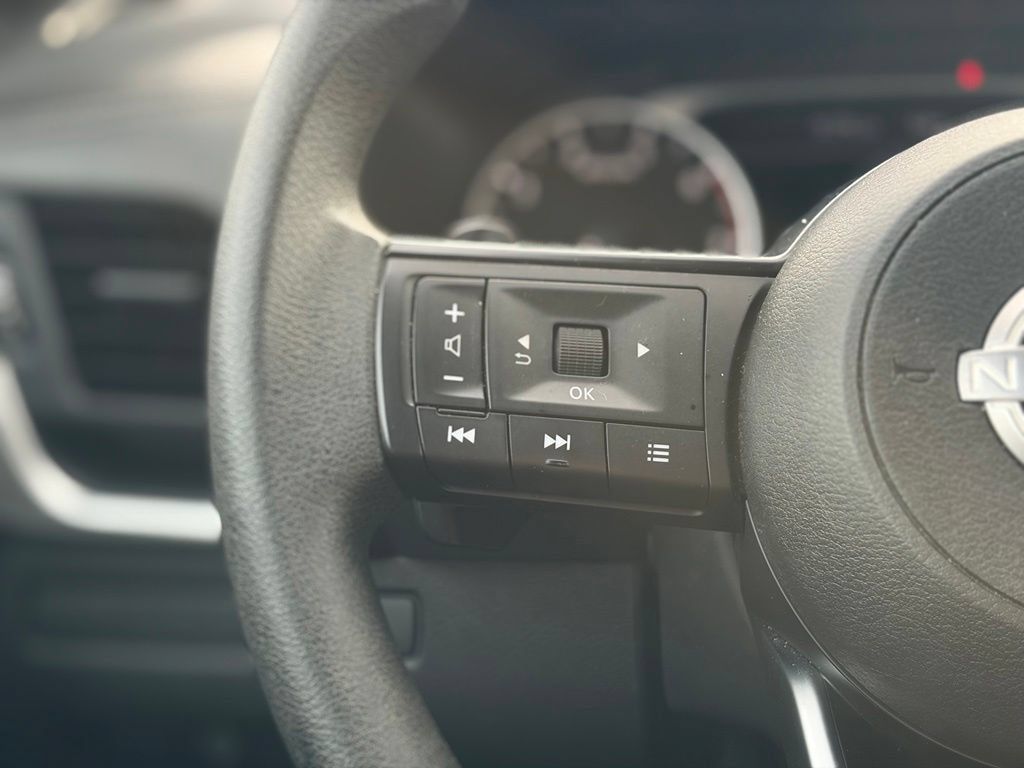Used 2024 Nissan Rogue S AWD/4WD image 21