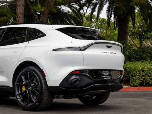 Used 2021 Aston Martin DBX AWD/4WD image 10