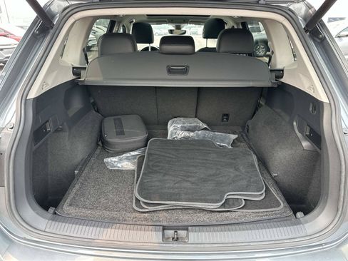Used 2018 Volkswagen Tiguan SEL Premium AWD/4WD image 9