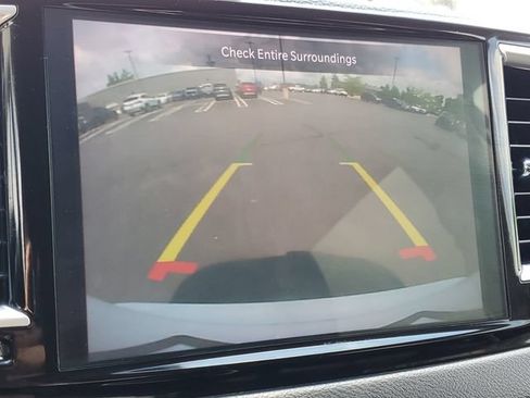 Used 2023 Chrysler Pacifica Touring-L FWD image 20