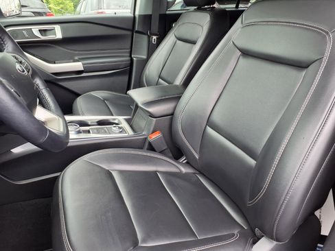 Used 2023 Ford Explorer XLT w/ Equipment Group 202A AWD/4WD image 3