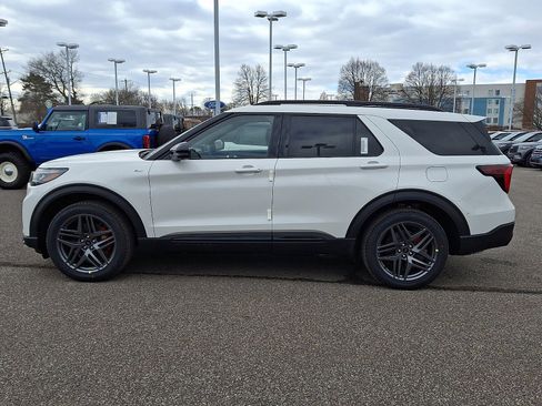 New 2026 Ford Explorer ST-Line w/ ST-Line Street Pack image 4