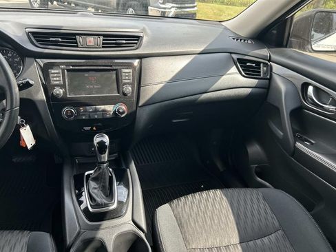Used 2019 Nissan Rogue S w/ Special Edition Package FWD image 20