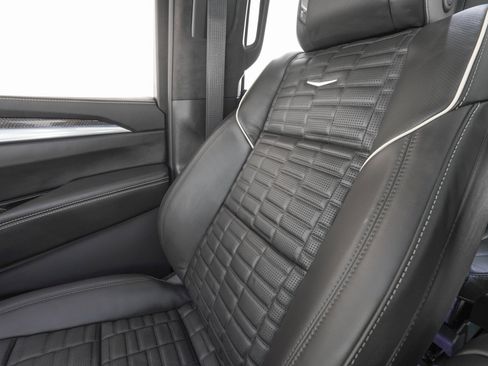 Used 2025 Cadillac Escalade V w/ LPO, ONYX Package image 32