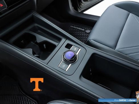 Used 2025 Volkswagen Tiguan SE R-Line image 24