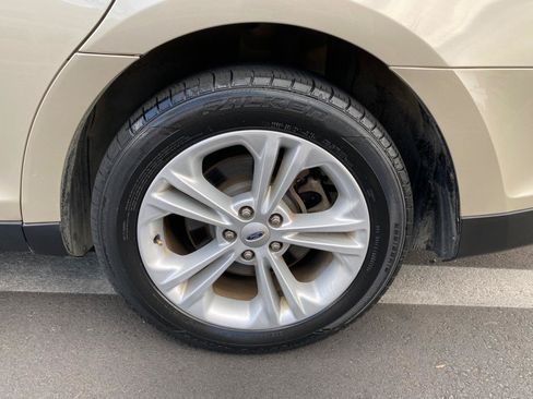 Used 2018 Ford Taurus SE FWD image 26