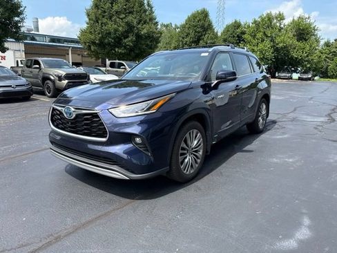 Used 2021 Toyota Highlander Platinum AWD/4WD image 3