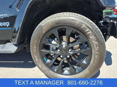 Used 2023 Jeep Wrangler Unlimited Sahara w/ Cold Weather Group AWD/4WD image 8