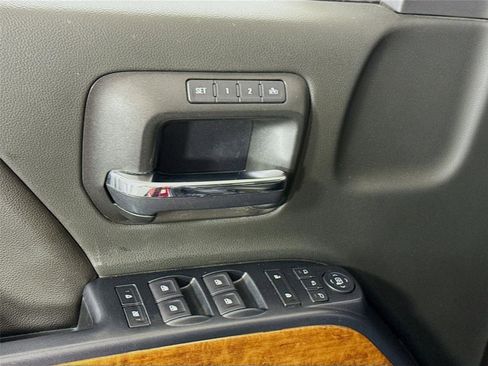 Used 2018 Chevrolet Silverado 1500 High Country image 12