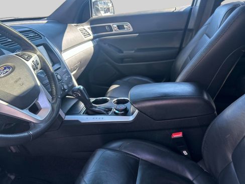 Used 2014 Ford Explorer XLT w/ Equipment Group 202A image 21