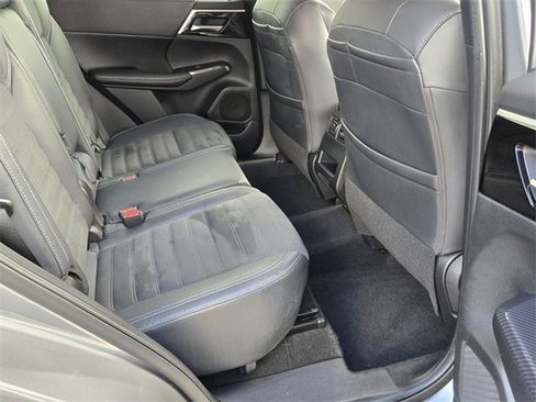 Used 2022 Mitsubishi Outlander SE image 15