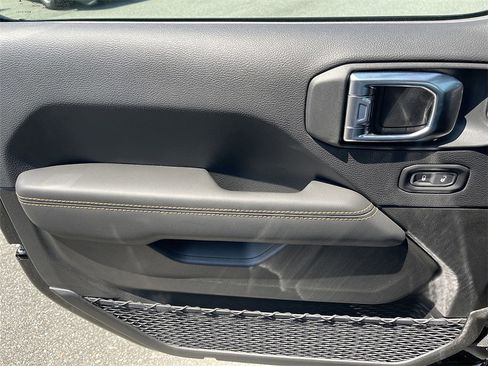 New 2025 Jeep Gladiator High Tide image 19