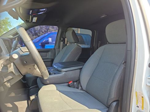 Used 2024 RAM 3500 Tradesman w/ Chrome Appearance Group AWD/4WD image 14