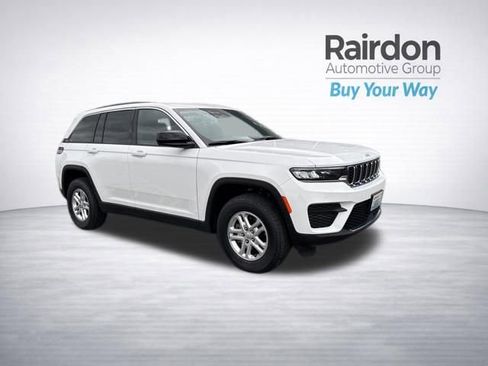 Used 2025 Jeep Grand Cherokee Laredo image 1