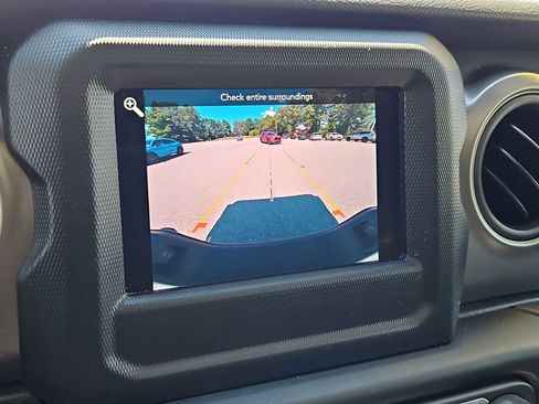 Used 2022 Jeep Gladiator Sport image 15