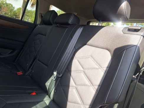 Used 2025 Volkswagen Atlas SE image 23