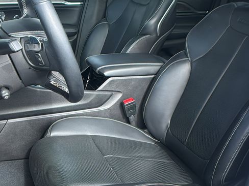 Used 2022 Jeep Grand Cherokee Overland w/ Advanced Protech Group III image 26