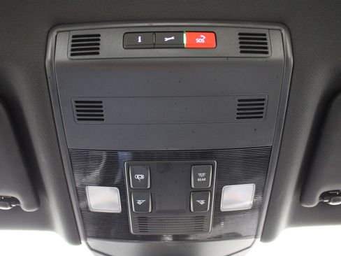 Used 2025 Volkswagen Jetta Sport image 21