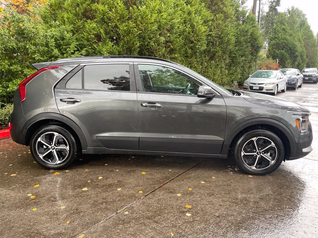Used 2025 Kia Niro EX FWD image 3