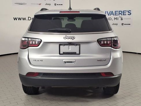 Used 2024 Jeep Compass Latitude AWD/4WD image 5