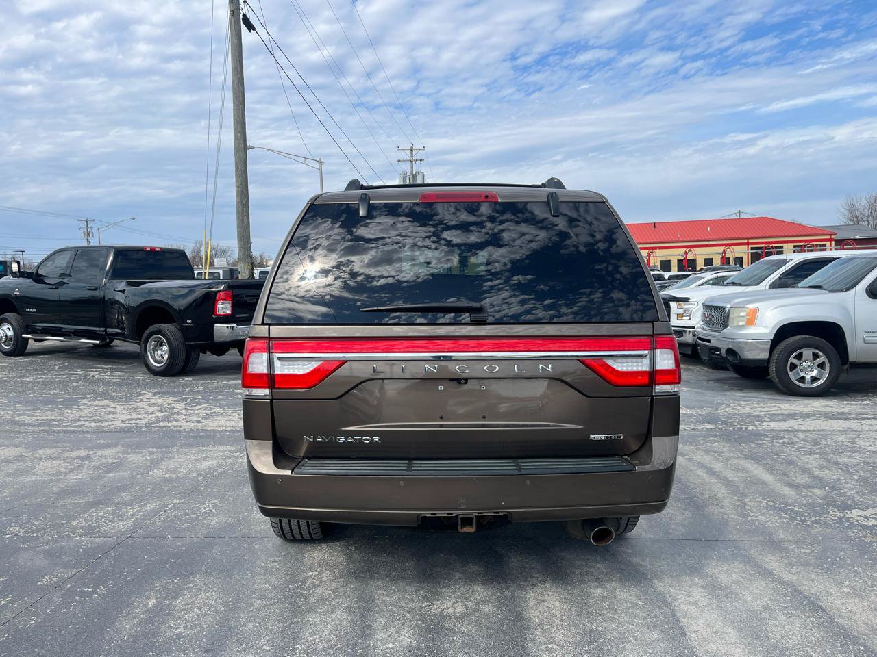Used 2015 Lincoln Navigator 4WD w/ Equipment Group 101A Reserve image 4