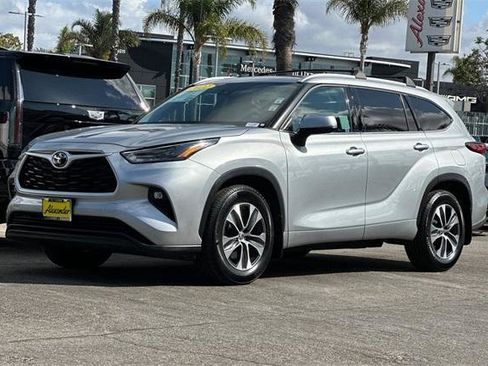 Used 2022 Toyota Highlander XLE image 8
