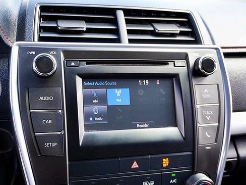 Used 2015 Toyota Camry SE FWD image 24