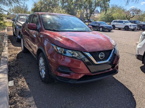 Used 2021 Nissan Rogue Sport S image 2
