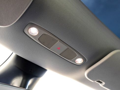 Used 2021 Tesla Model Y Long Range image 28