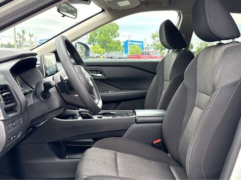 Used 2024 Nissan Rogue SV FWD image 10