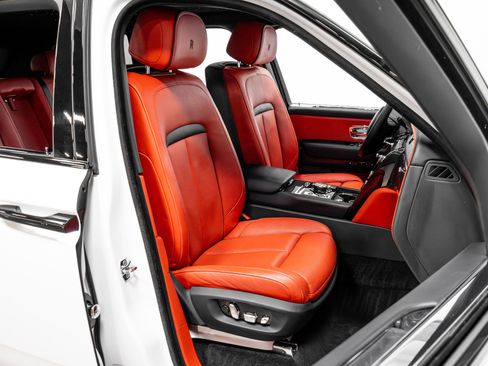 Used 2021 Rolls-Royce Cullinan Black Badge AWD/4WD image 23