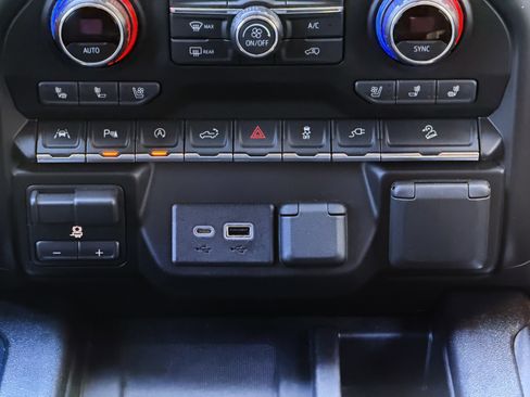 Used 2021 Chevrolet Silverado 1500 LTZ w/ LTZ Premium Package image 11