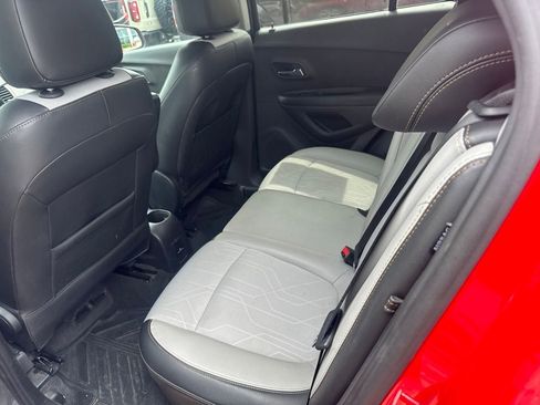 Used 2018 Chevrolet Trax LT w/ LT Convenience Package FWD image 7