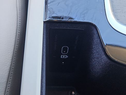 Used 2025 Volvo XC90 B6 Plus w/ Protection Package image 10