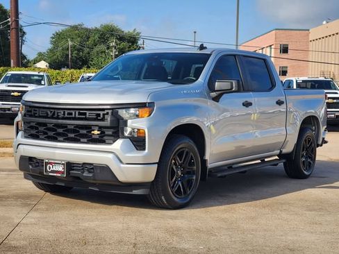 Used 2022 Chevrolet Silverado 1500 Custom RWD image 3