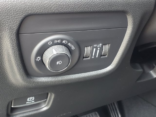 Used 2026 Jeep Grand Cherokee Limited AWD/4WD image 9