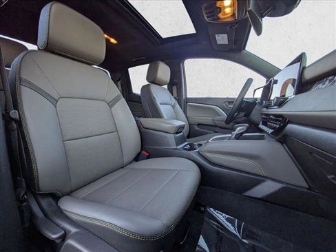 Used 2025 Chevrolet Colorado ZR2 w/ Midnight Edition image 22