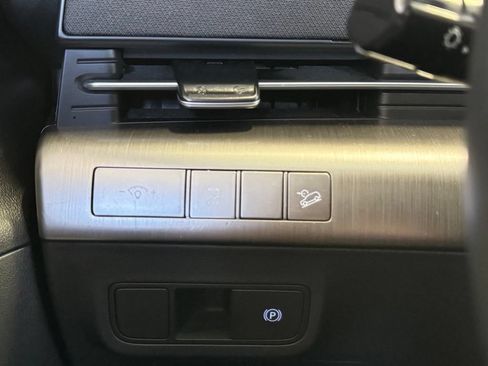 Used 2025 Hyundai Kona SEL FWD image 14