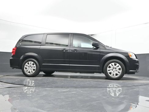 Used 2016 Dodge Grand Caravan SE w/ Quick Order Package 29E SE FWD image 40