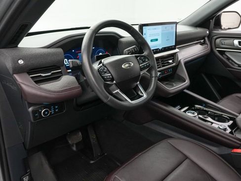 Certified 2025 Ford Explorer Platinum image 12