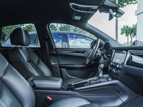 Used 2020 Porsche Macan image 27