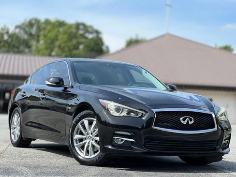 Used 2017 INFINITI Q50 2.0t w/ Moonroof Package RWD image 3