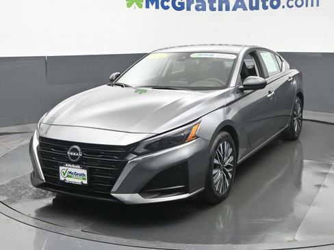 Used 2024 Nissan Altima 2.5 SV FWD image 21
